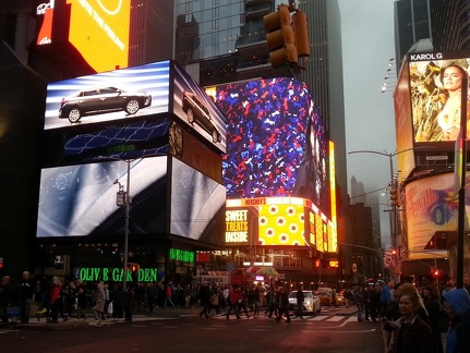 W 47 St